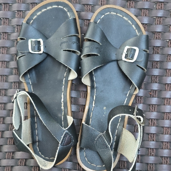 Girls Salrwater Sandals,  Dark brown Size 5 - Picture 1 of 4